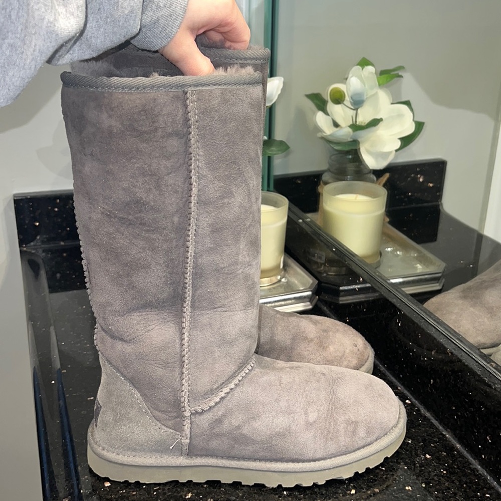 uggs tall- size 6